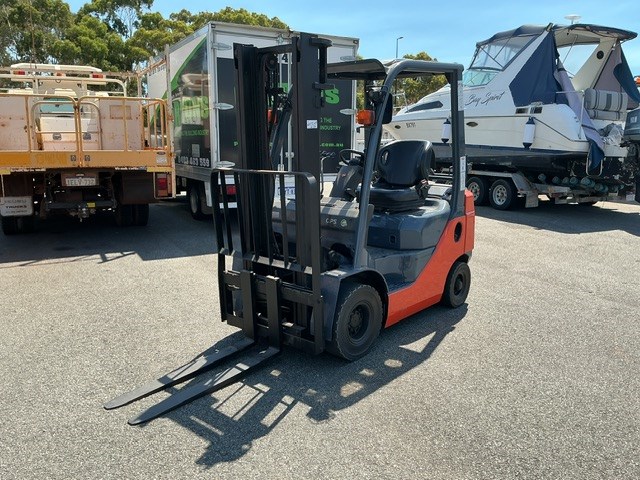 Toyota 32-8FG18 Counterbalance Forklift