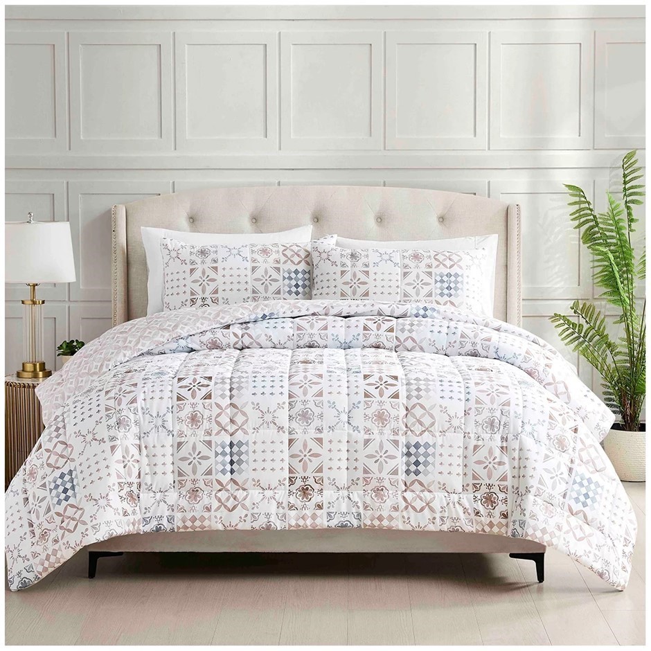 ISTORIA HOME Quilted Comforter, King, Eshie. NB: Not in original packaging