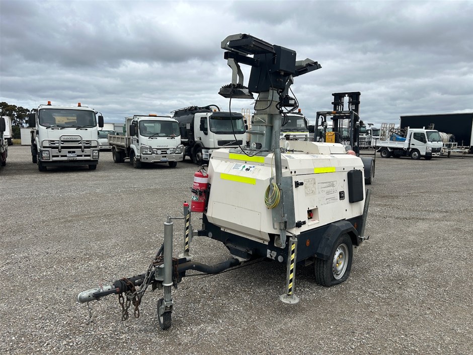 2018 Generac LED 4 Head Hybrid Light Tower Auction (0033-3036271 ...