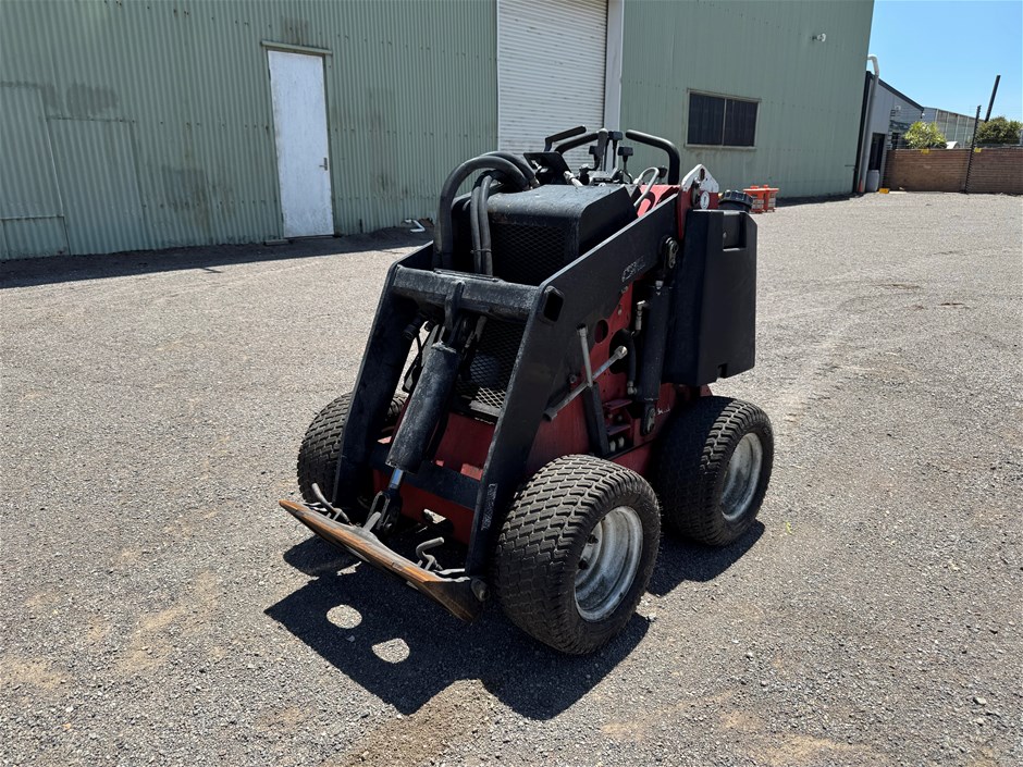 Toro 320-D Mini Loader
