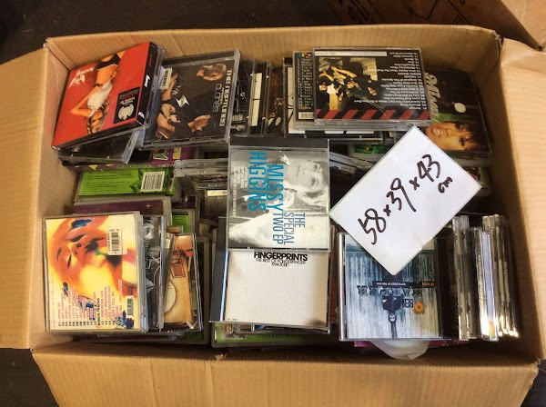 Mix Type CDs with box dimensions are 58×39×43 Cm