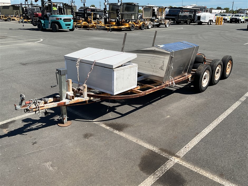 <p>Homemade Triaxle Trailer</p>