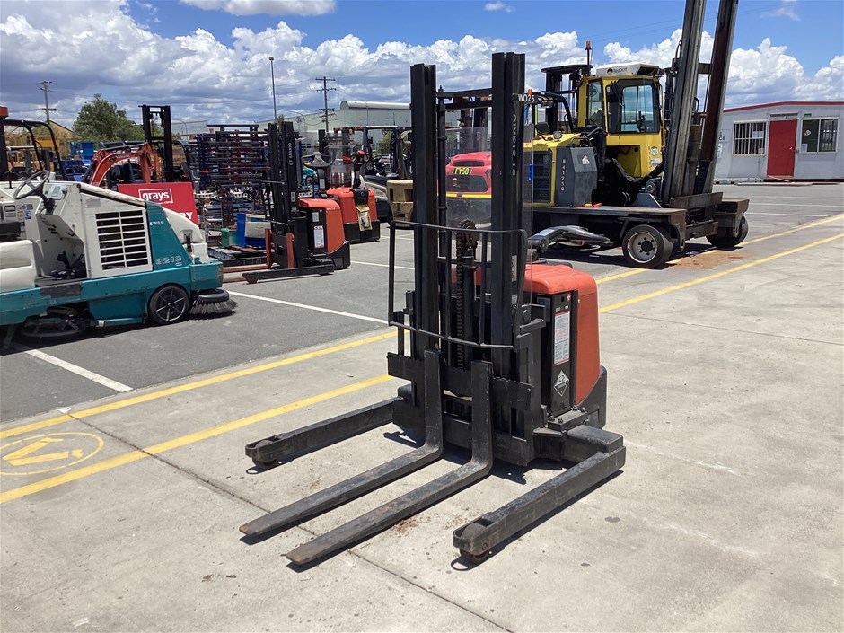 <p>BT Staxio SPE135S Walkie Stacker</p>