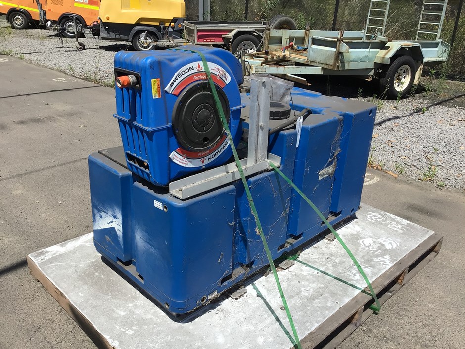 <p>Skid Mounted Water Tank with Retractable Hose</p>