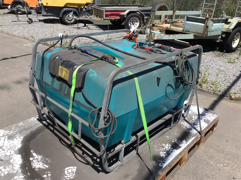 <p>400 Litres Water Tank On Skid </p>