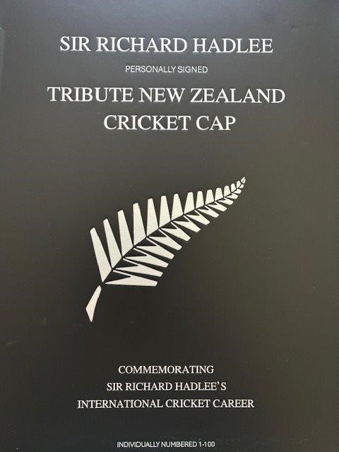 RICHARD HADLEE SIGNED CAP & BALL IN DISPLAY CASE