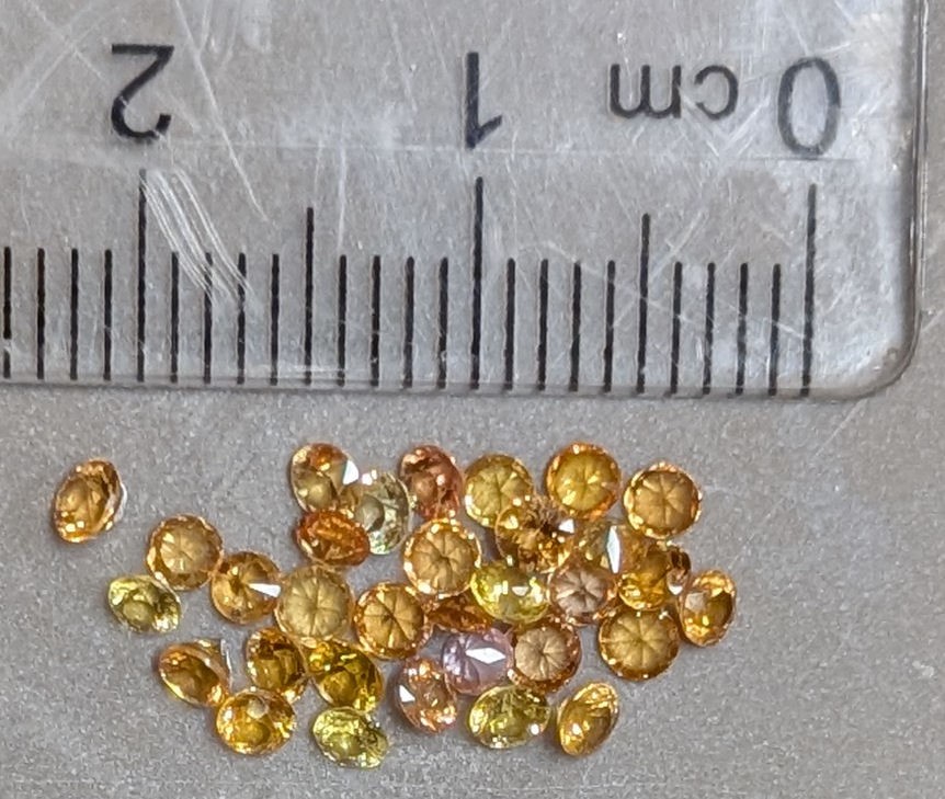 2 Carats YELLOW SAPPHIRE Gemstones