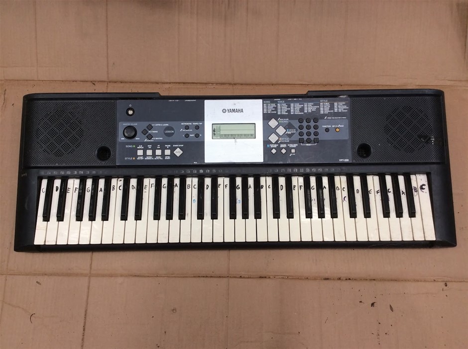 Yamaha YPT-230 Electronic Keyboard
