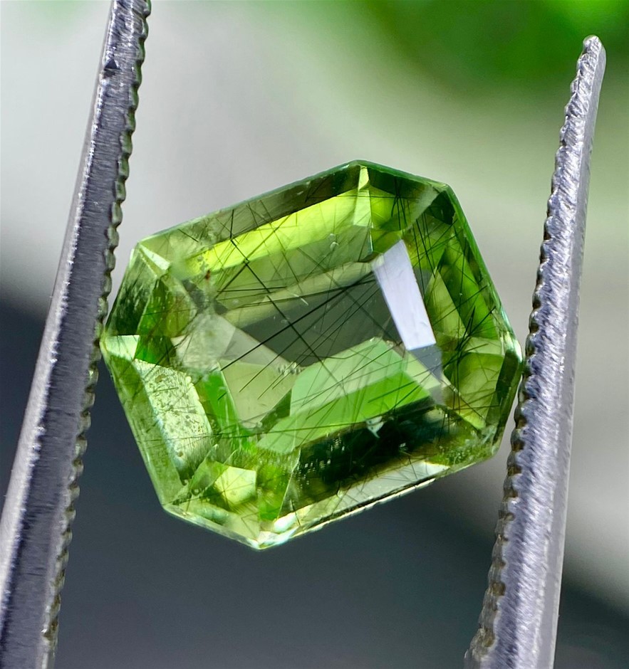 2.00 Carats Natural Rare loudgite Peridot