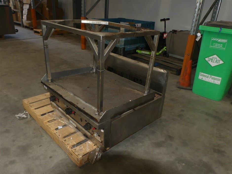 GARLAND GAS 900 MM HOTPLATE WITH STAND