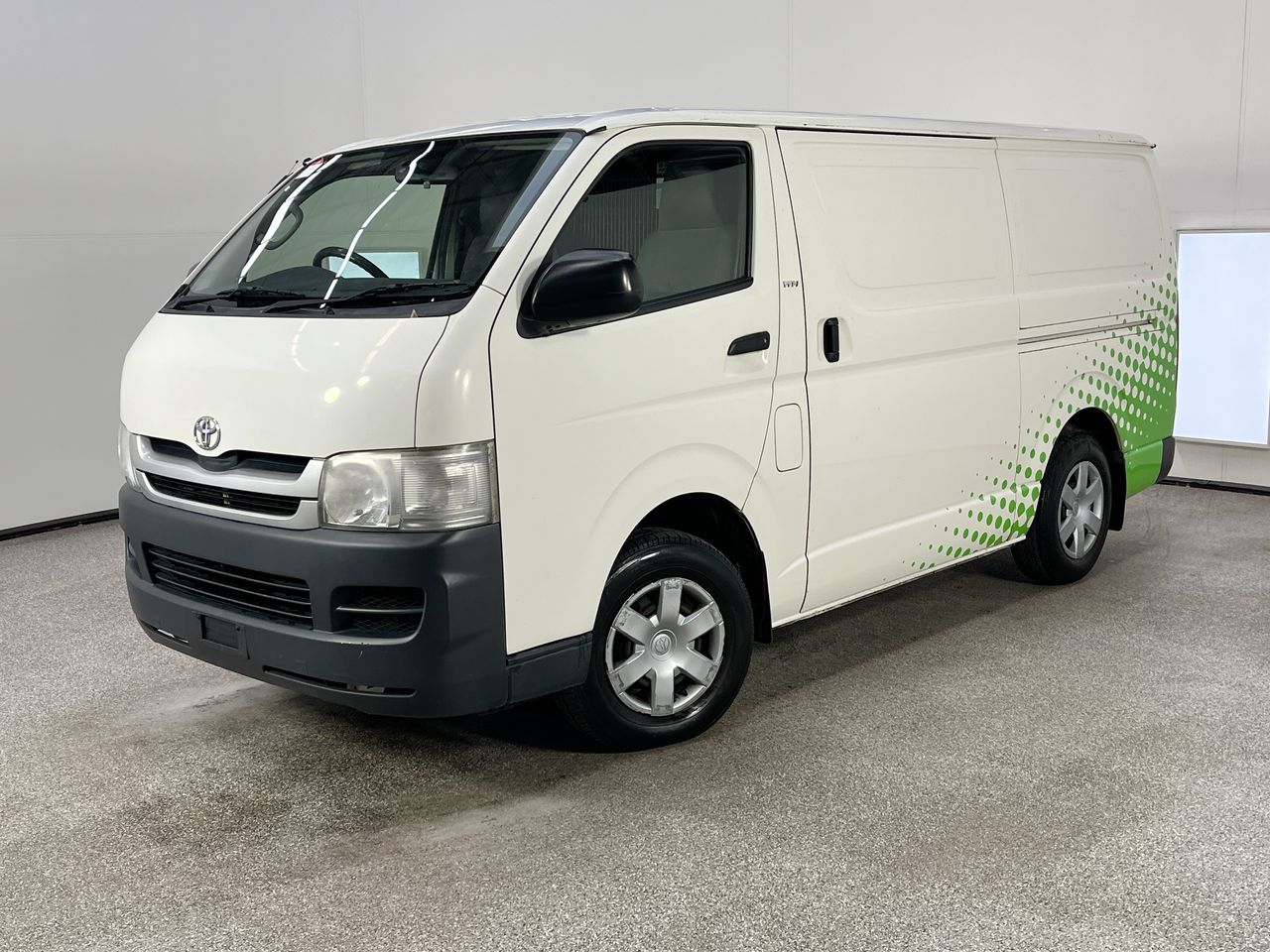 2009 Toyota Hiace Automatic Van