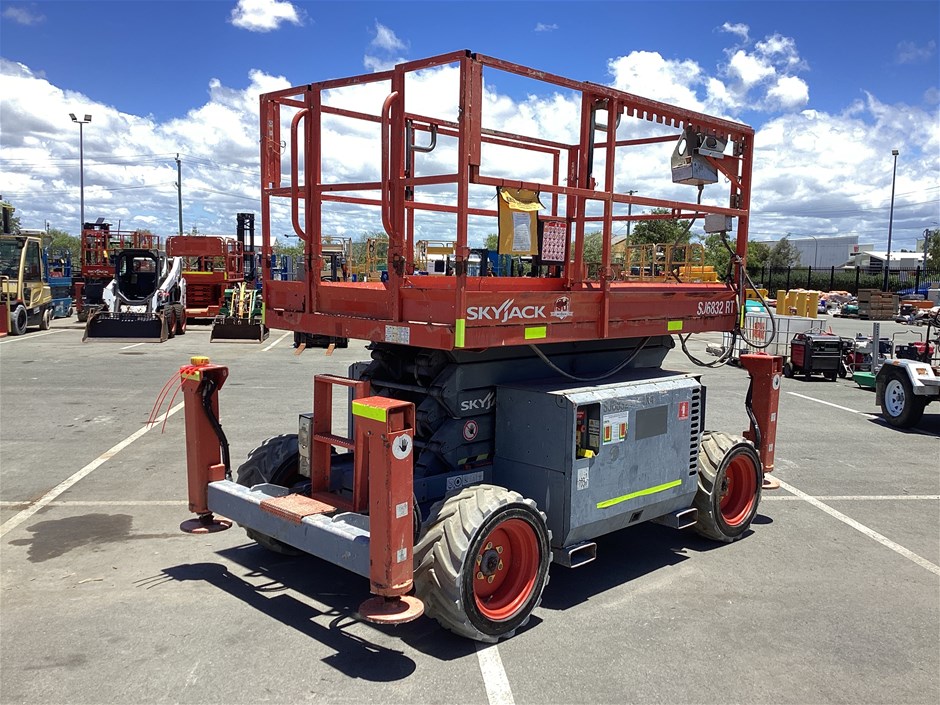 <p>2015 SkyJack SJ6832RT Scissor Lift</p>