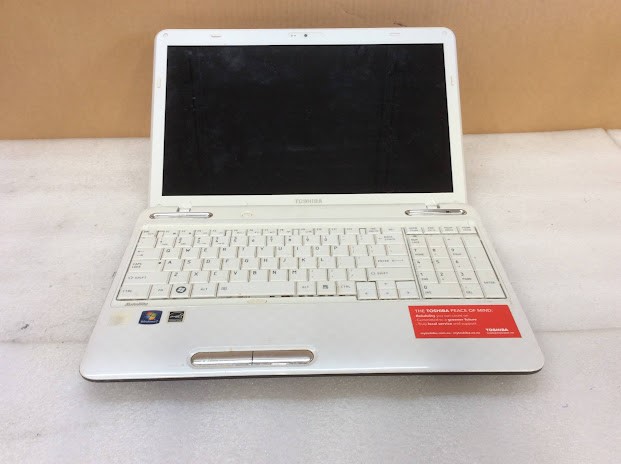 TOSHIBA SATELLITE L750D Laptop A6-3400M 4GBRAM/160GB White