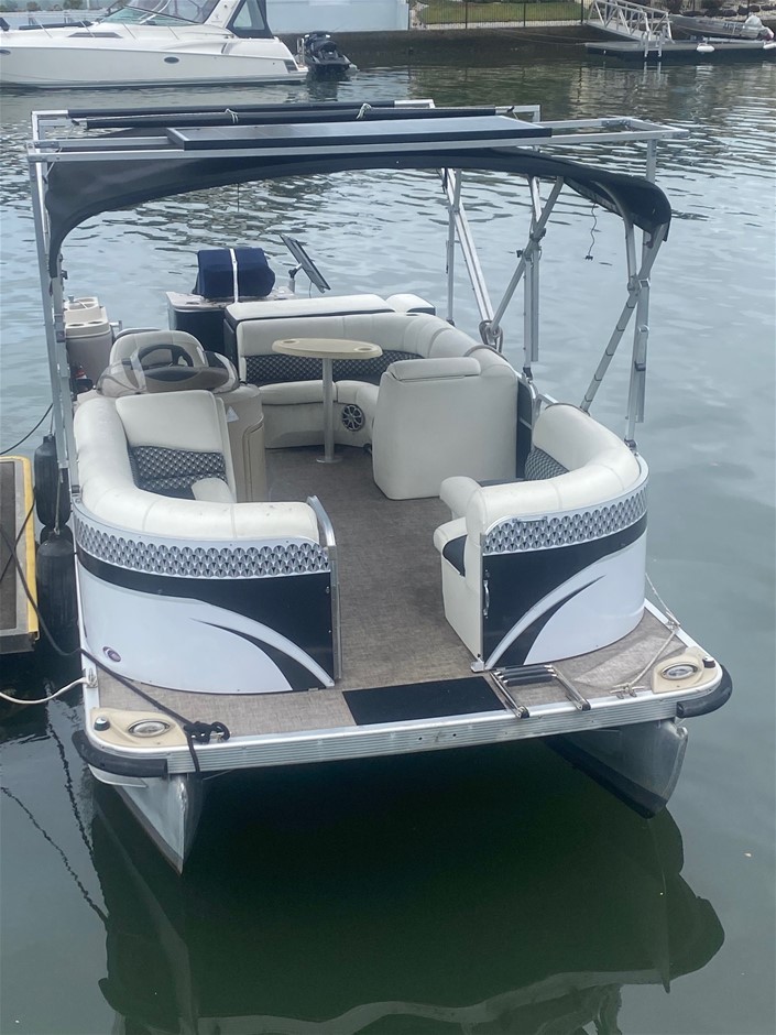 Bennington Pontoon Boat 2275GSL