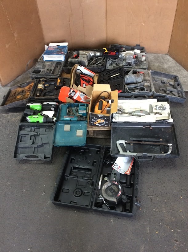 Makita/Ozito/Black&Decker/GMC Mixed Brand and Model powered handsaw/Twin Cu