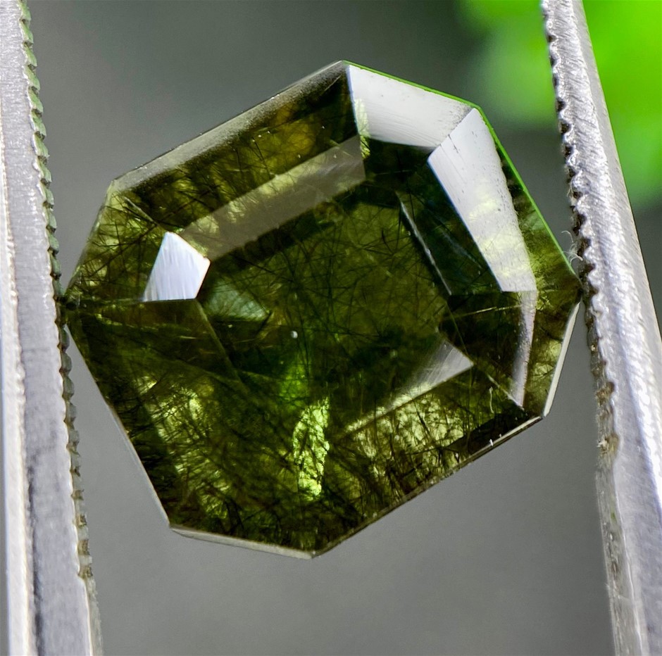 4.28 Carats Natural Rare loudgite Peridot