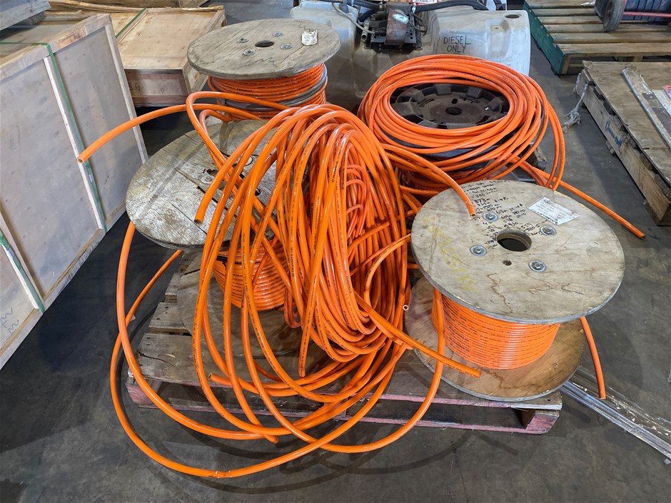 <p>Reels of Assorted Hydraulic Oil Hoses x5</p>