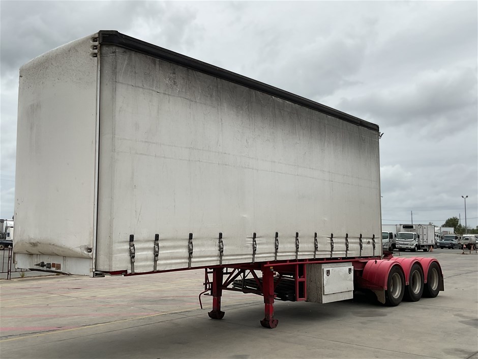 <p>2009 Maxitrans Tri-Axle Curtainsider Lead Trailer – Inspected WOVR</p>