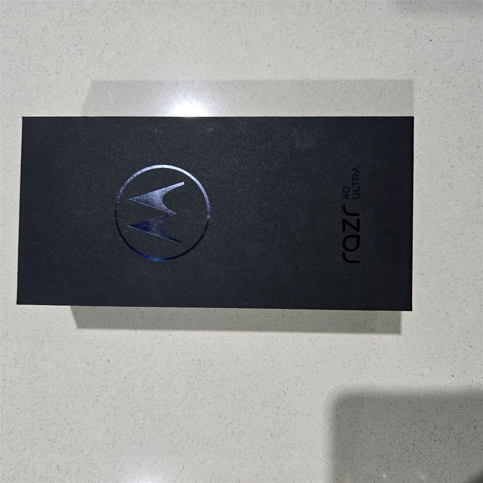 Brand New Motorola Razr 40 Ultra 8/256 Flip Phone GB Infinite Black