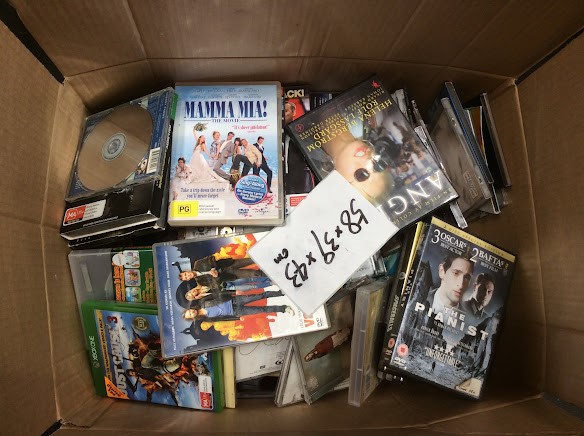 Mix Type DVDs/CDs with box dimensions are 58×39×43 cm