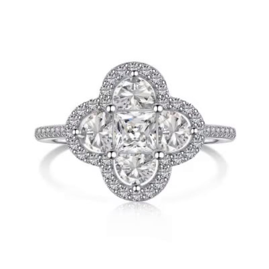 Clover Style Simulated Diamond 925 Sterling Silver Ring - Size 8