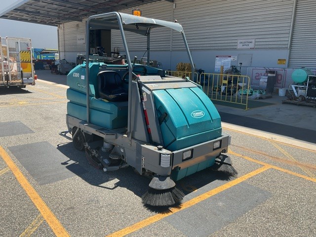 Tenant 8300 Floor Scrubber