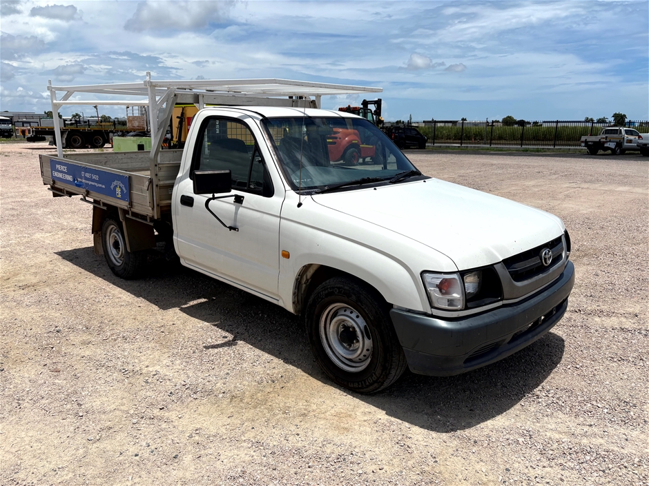 2005 Toyota Hilux Workmate 4X2 Manual Cab Chassis