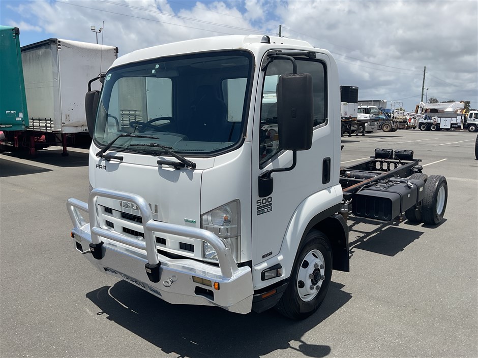 2015 Isuzu FRR 500 4 x 2 Cab Chassis Auto Truck