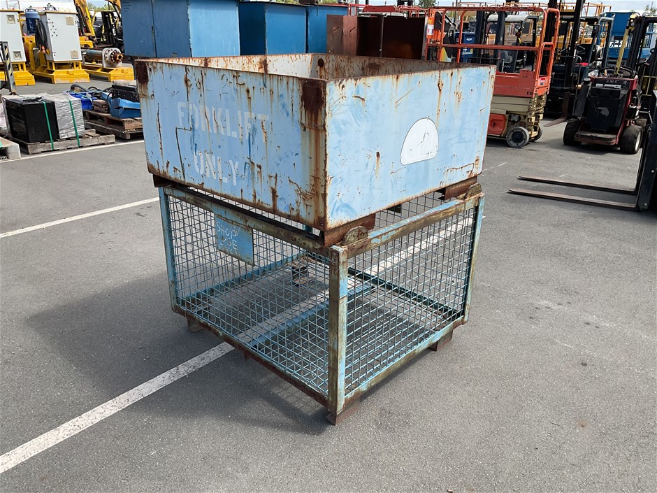 <p>x2 Storage Cages</p>