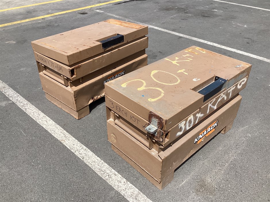 <p>Site Boxes, Lifting Chains, Hooks and Chain Blocks</p>