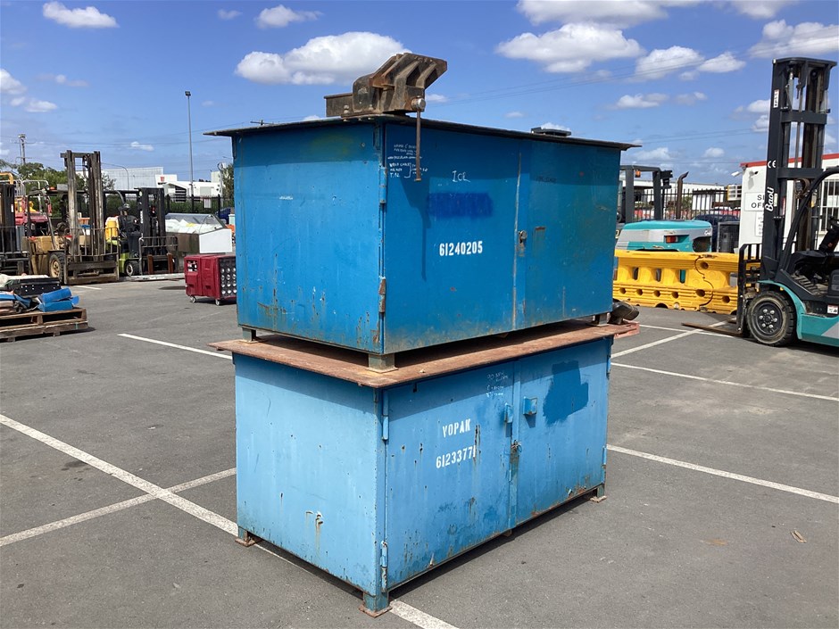 <p>Work Benches x2</p>