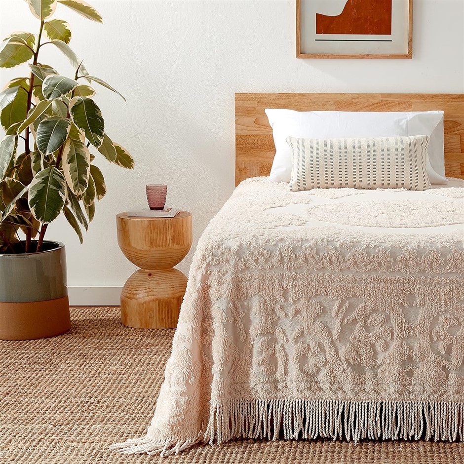 BEATRICE HOME Medallion Chenille Bedspread, Twin (Single), Blush.