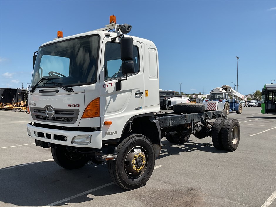 2013 Hino 500 4 X 4 Cab Chassis Truck