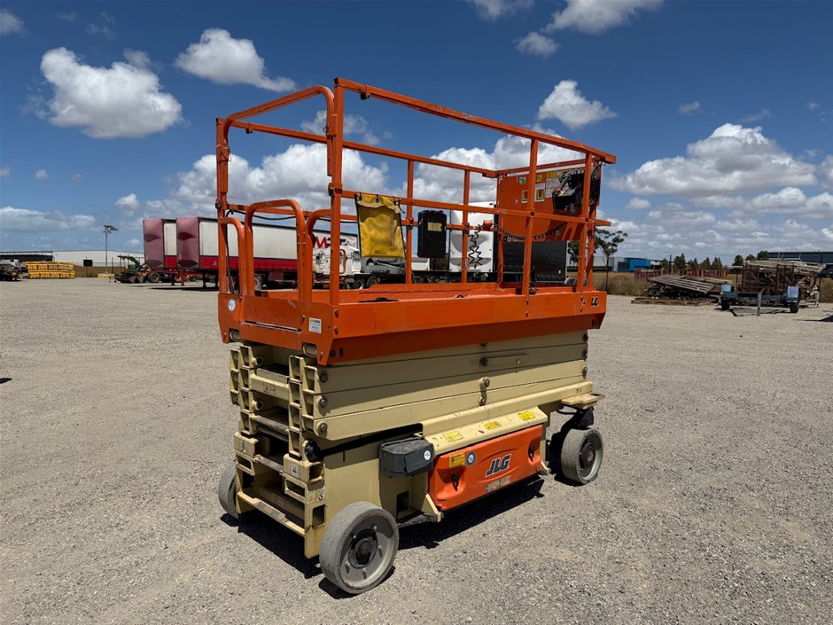 <p>2016 JLG 3246ES Scissor Lift</p>