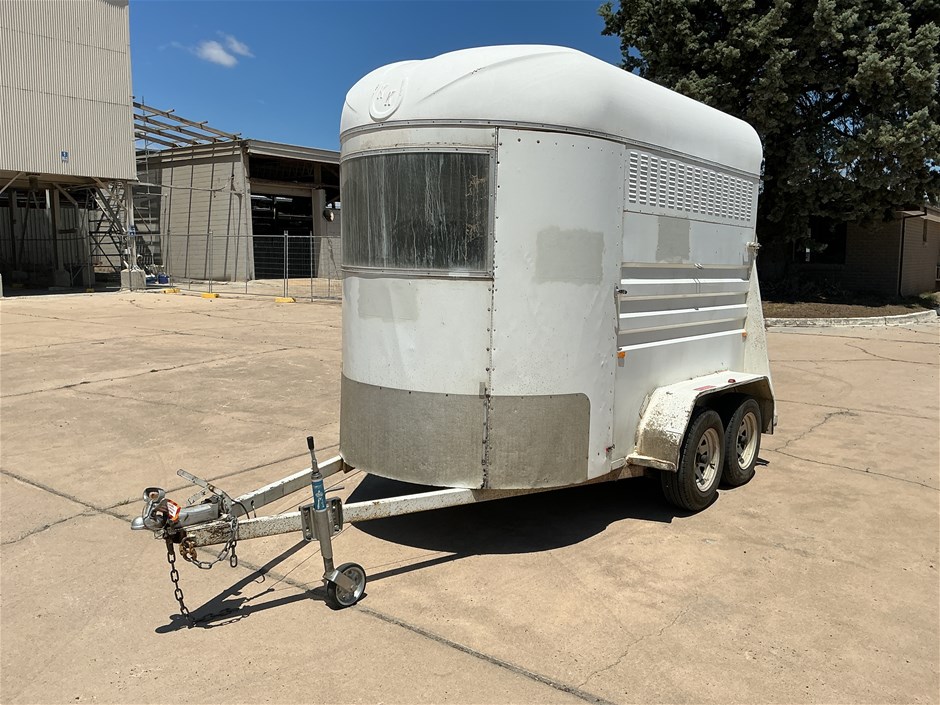 2006 Kara Kar Tandem Horse Float Trailer