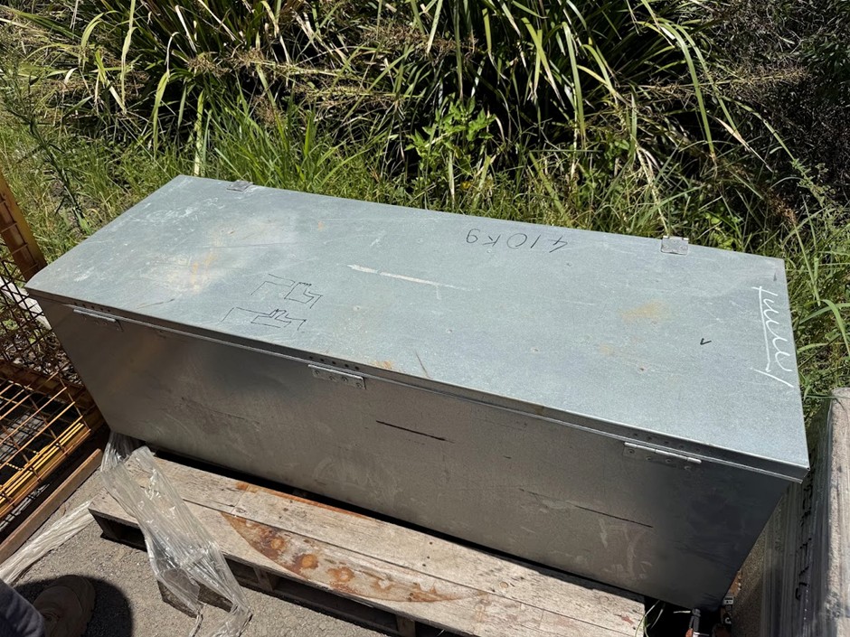 <p>Chain Pipe Clamps 36 inch, 6 Sets with Metal box</p>