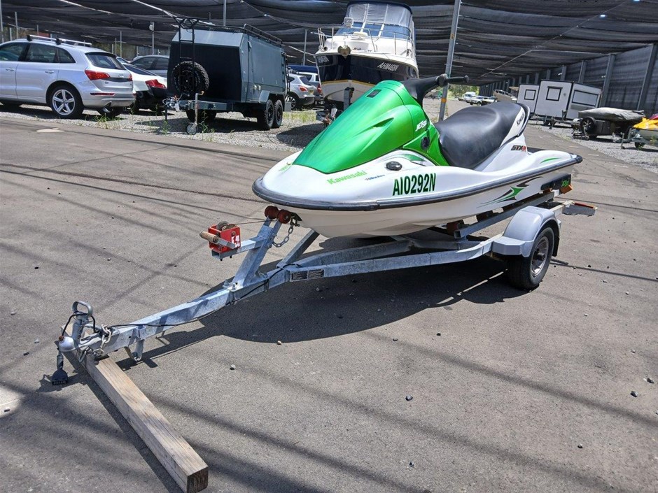 Kawasaki STX-R 1200 Fiberglass Sit Down Jetski