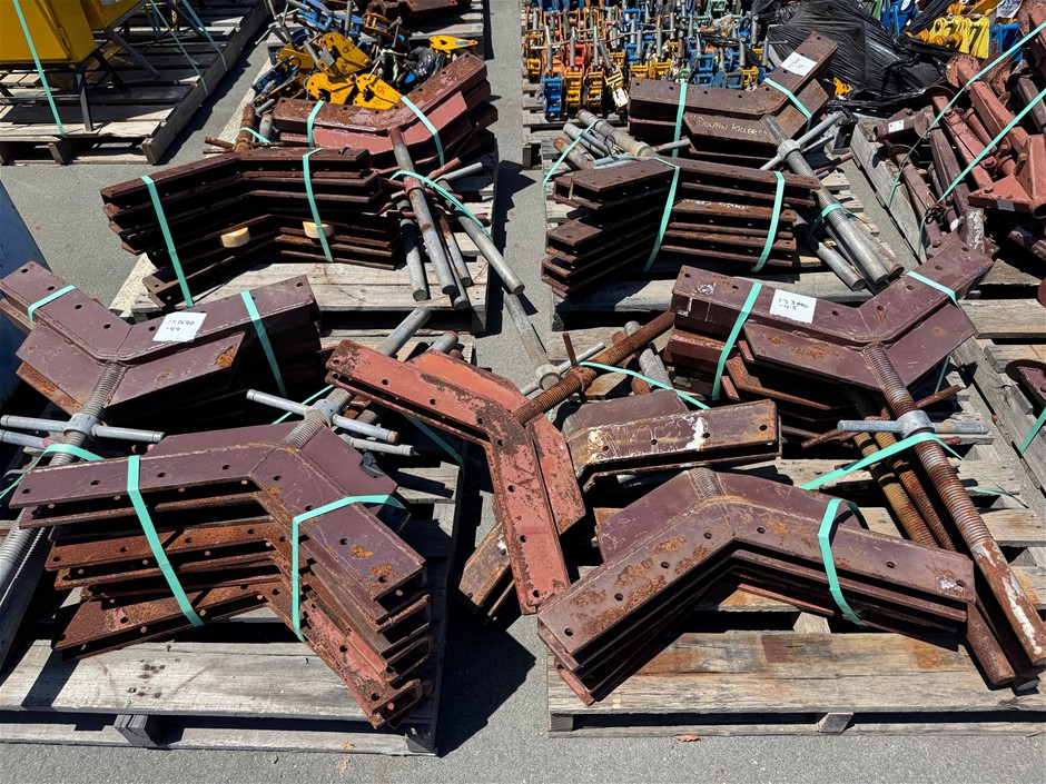 Qty Of Tripods 5T Tripod Piping Stand with Heads, Max. Height 1.4 m, 20 off