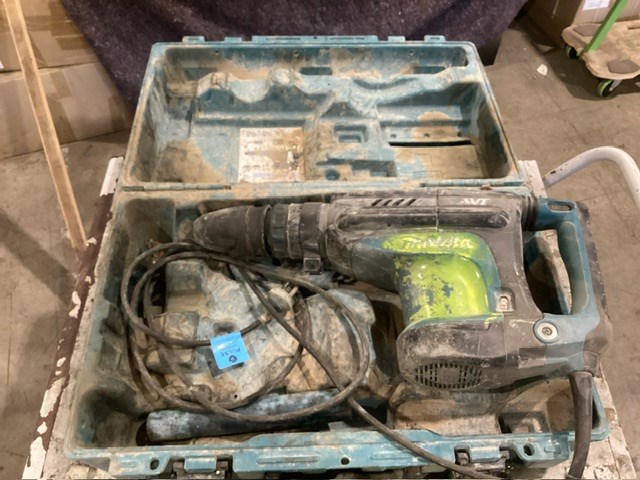 <p>Makita HM1213C Demolition Hammer</p>