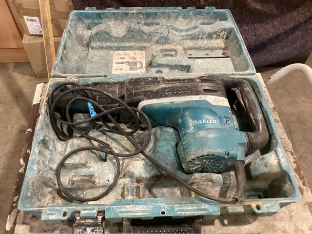 <p>Makita HR5212C Demolition Hammer</p>