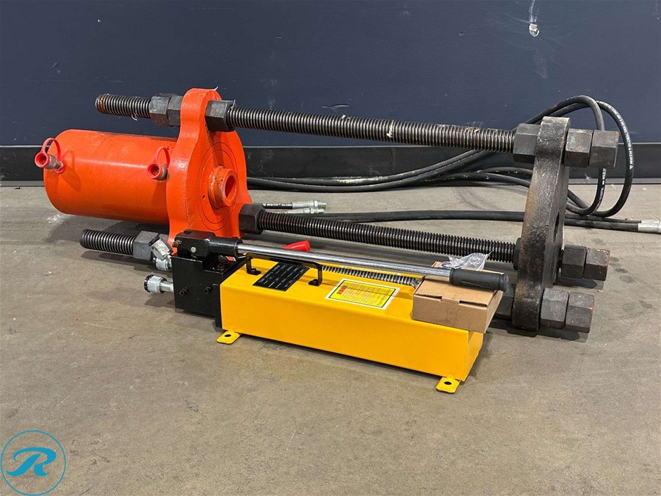 <p>Hydraulic Track Pin Press Machine (UNUSED)</p>