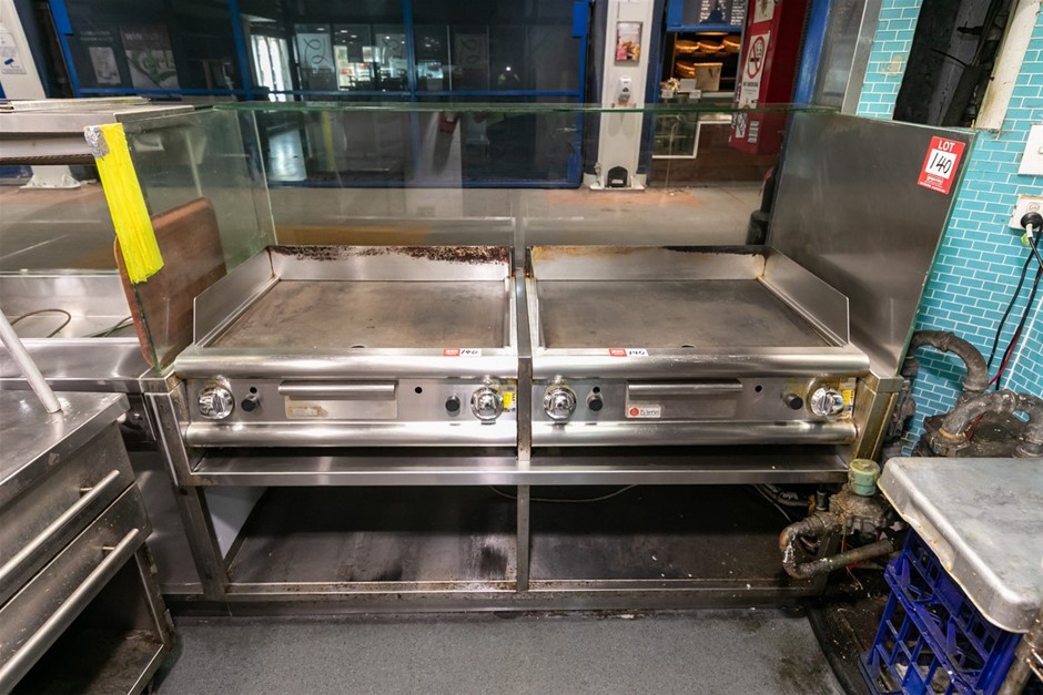 Baron 70FT/G800 Dual Griddle With Counter Service Bench