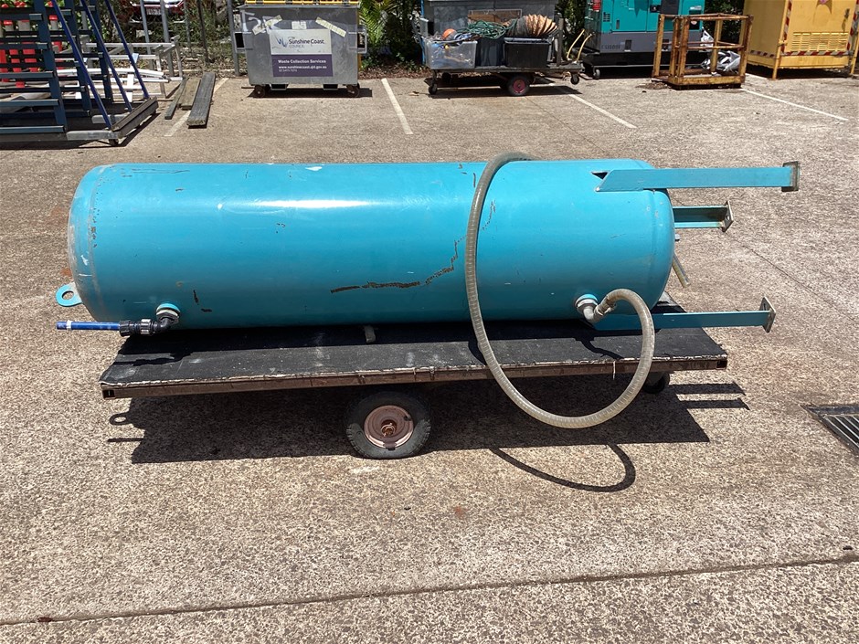 <p>Air Accumulator Tank</p>