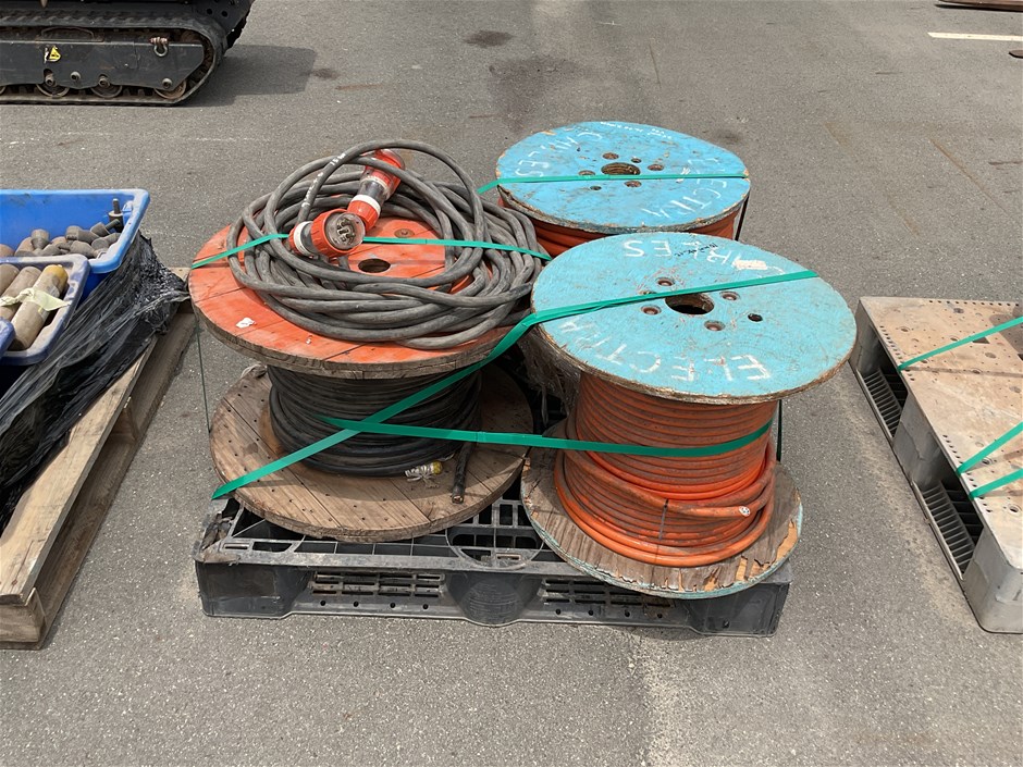 <p>Qty Electrical Cables x 1 Pallet</p>