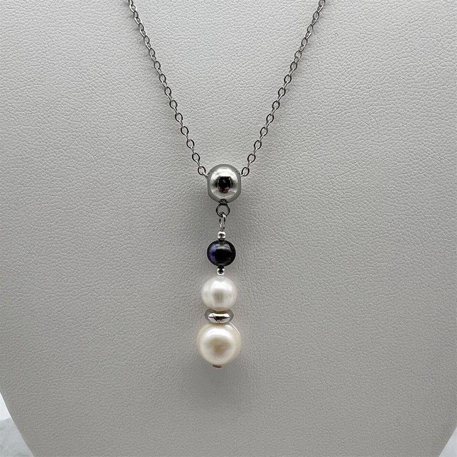 Pearl Pendant Necklace