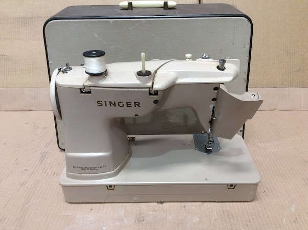 Singer 401 G13 Sewing Machine
