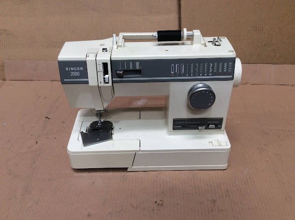Singer 2000 Sewing Machine