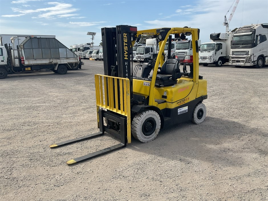 <p>2014 Hyster H2.5FT Counterbalance Forklift</p>
