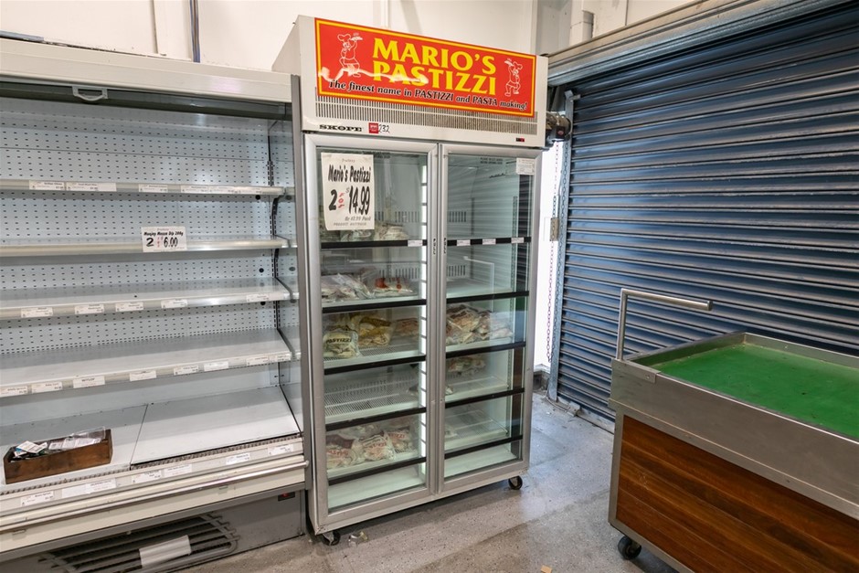 2007 Skope TMEF1000-DK 2 Door Display Refrigerator