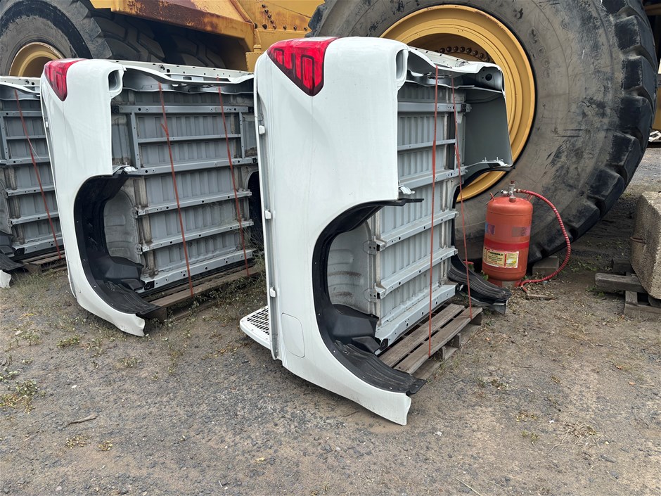 <p>1 x Style Side Hilux Tray</p>